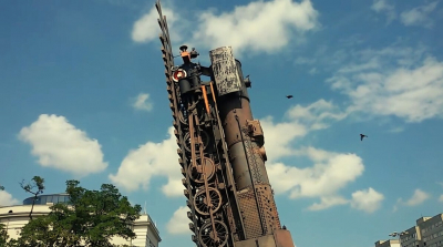 Необычный памятник. Поезд в небо