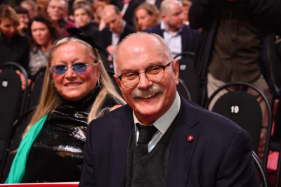 «Дети, 13 внуков и трое правнуков»: Никита Михалков собрал родных в особый день